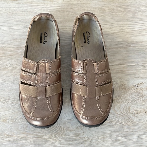 Women’s Clark Shoes - Lightly used. Bronze color. Size 8.5 - Picture 2 of 3